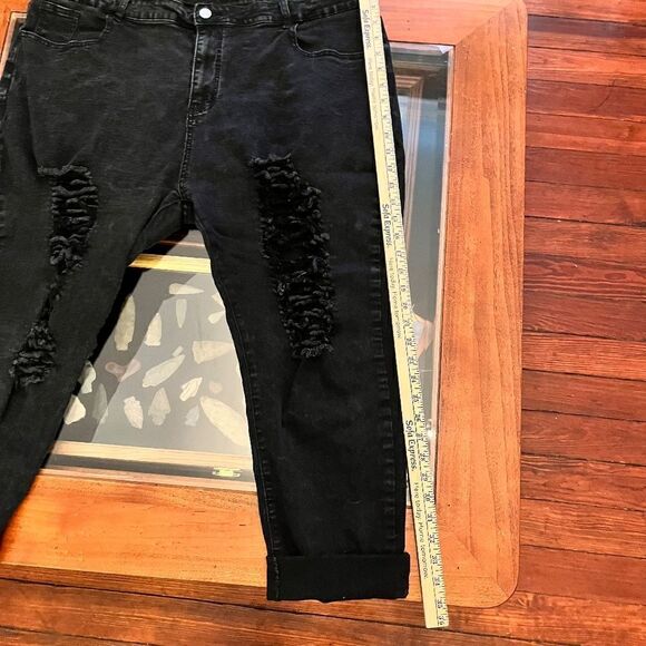 SHEIN Black Jeans Ripped Knees Capri 4XL Like NEW - Picture 16 of 16